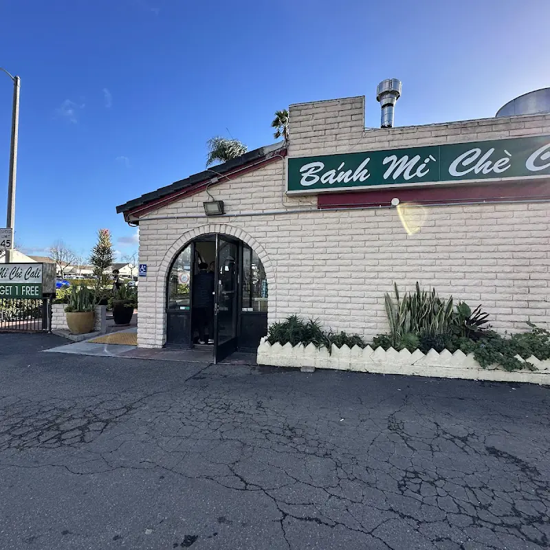 Banh Mi Che Cali Bakery