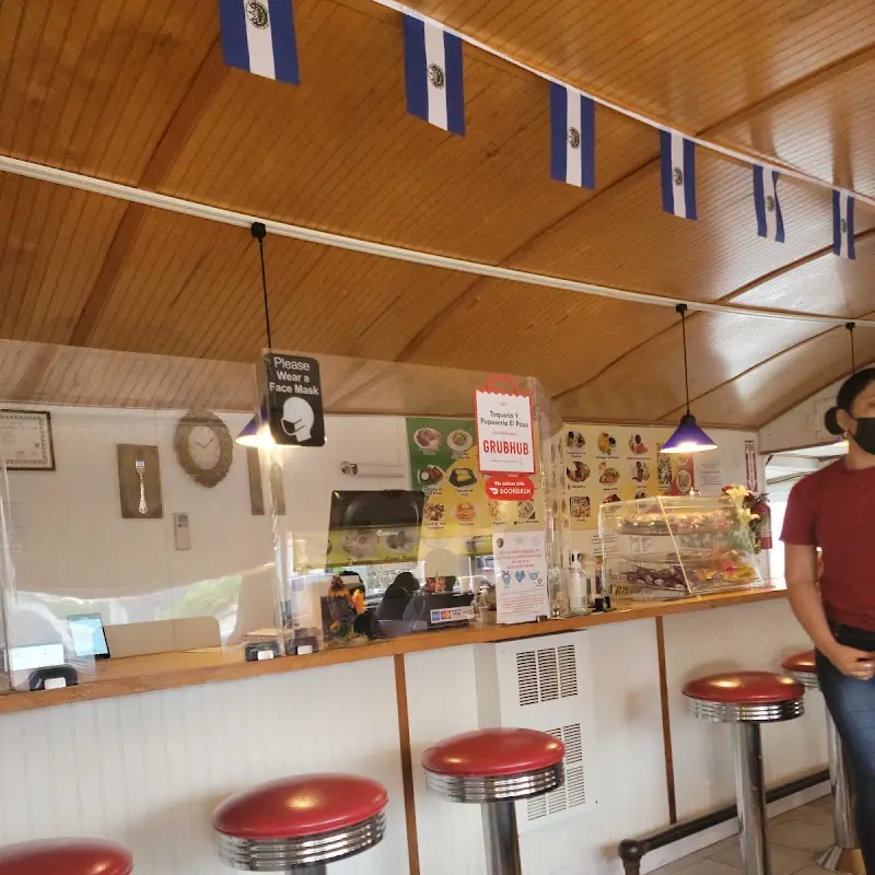 El paso pupuseria y taqueria