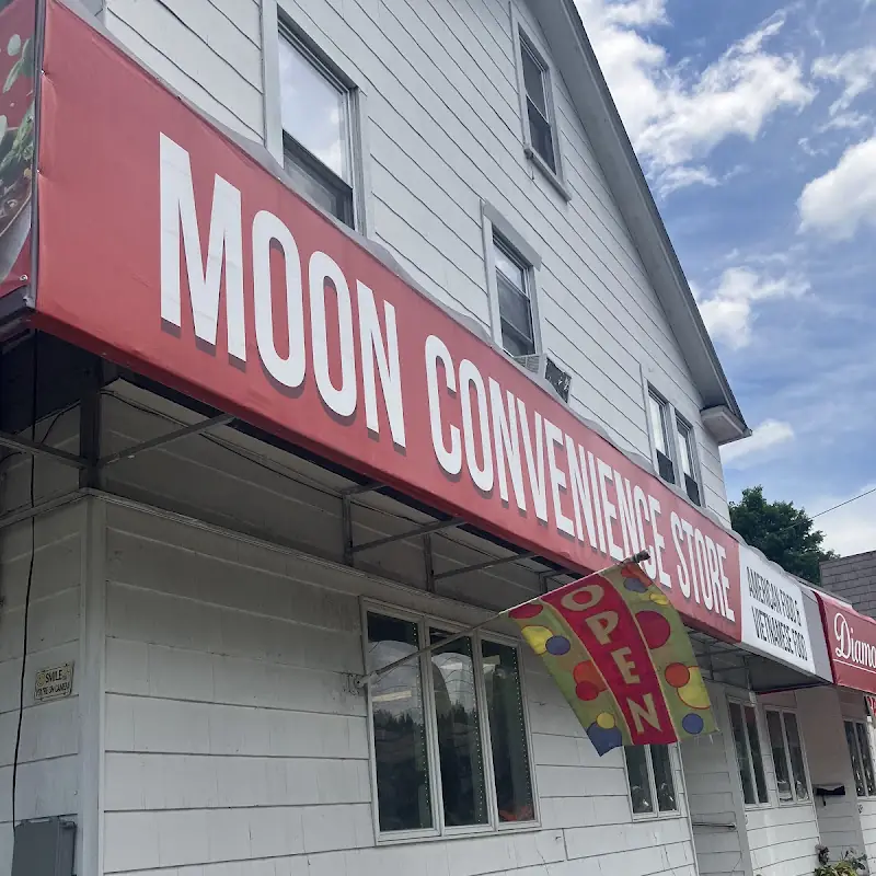 Moon Vietnamese Restaurant & Convenience Store