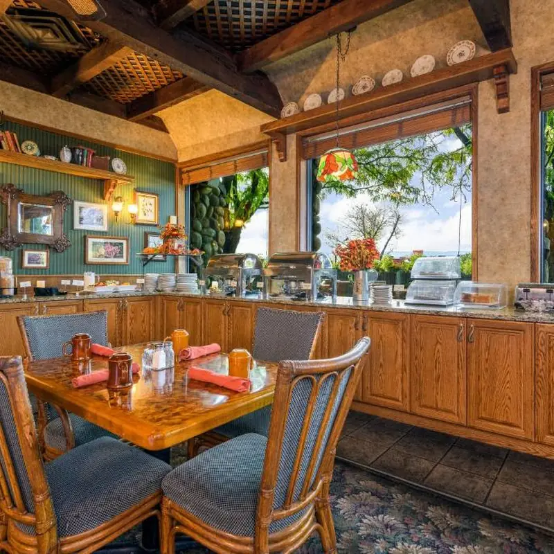 Oliver's Restaurant & Bar