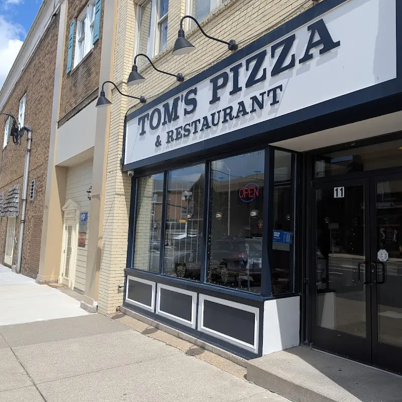 Toms Pizza & Restaurant