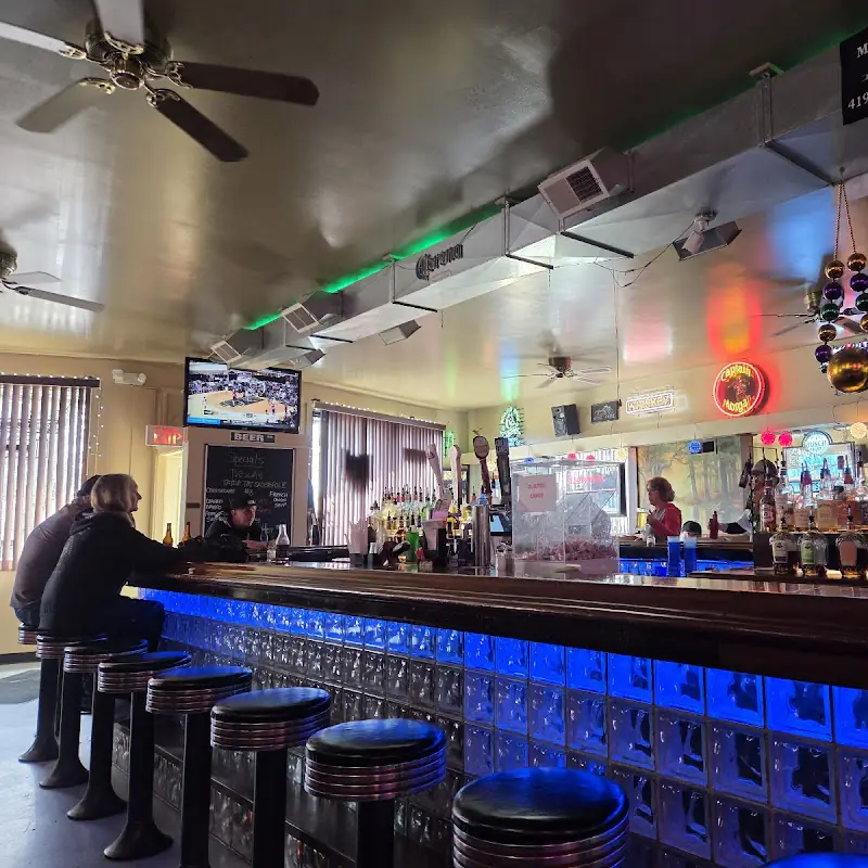 Walt's Tavern - Bellevue, OH