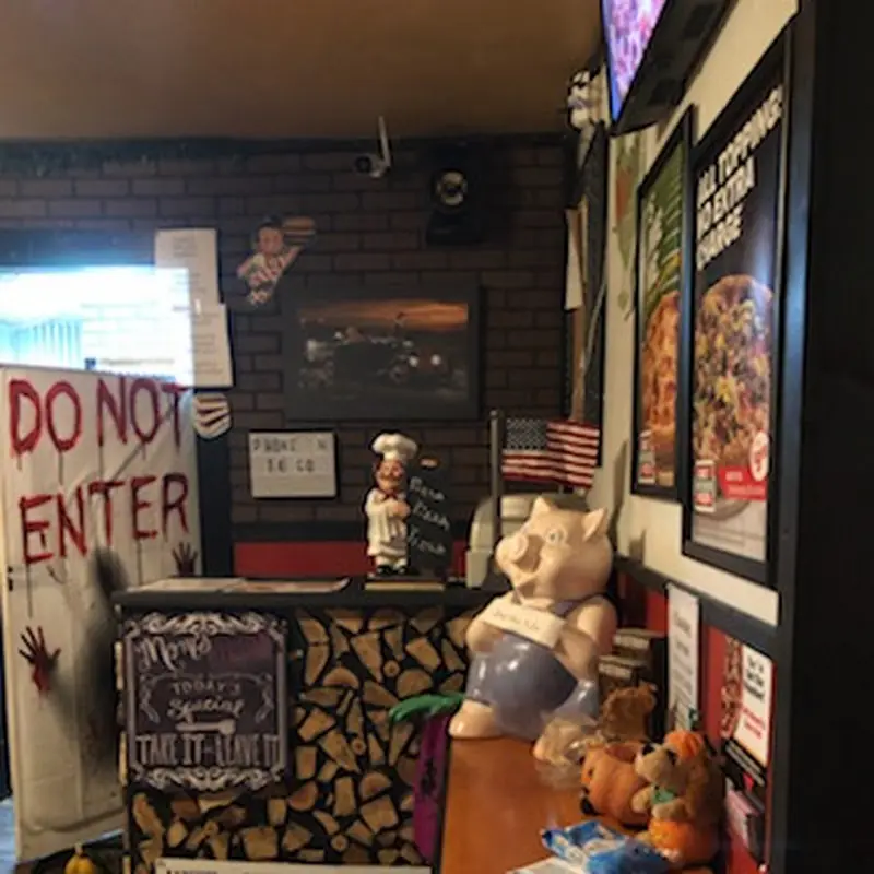 Ya' Mom's Restaurant & Little Cabin Resort