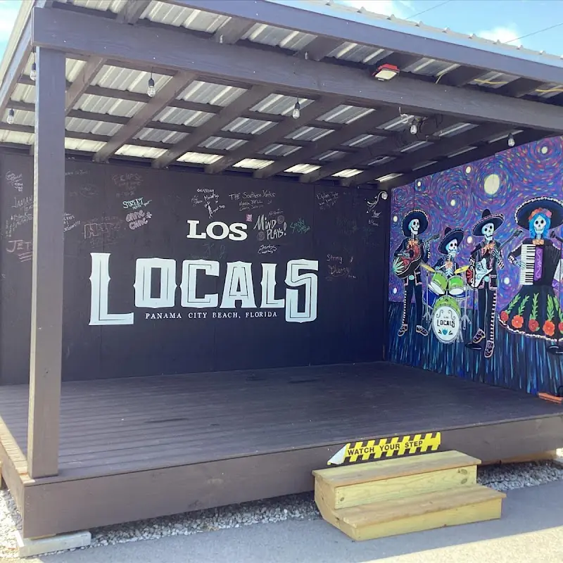 Los Locals Baja Grill & Cantina