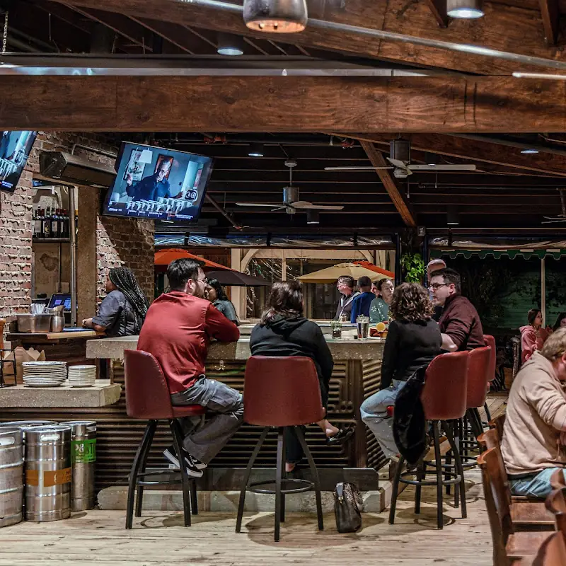Earl and Isabella's Taverna