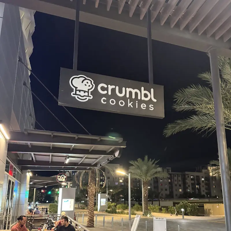 Crumbl – Cookies & Desserts