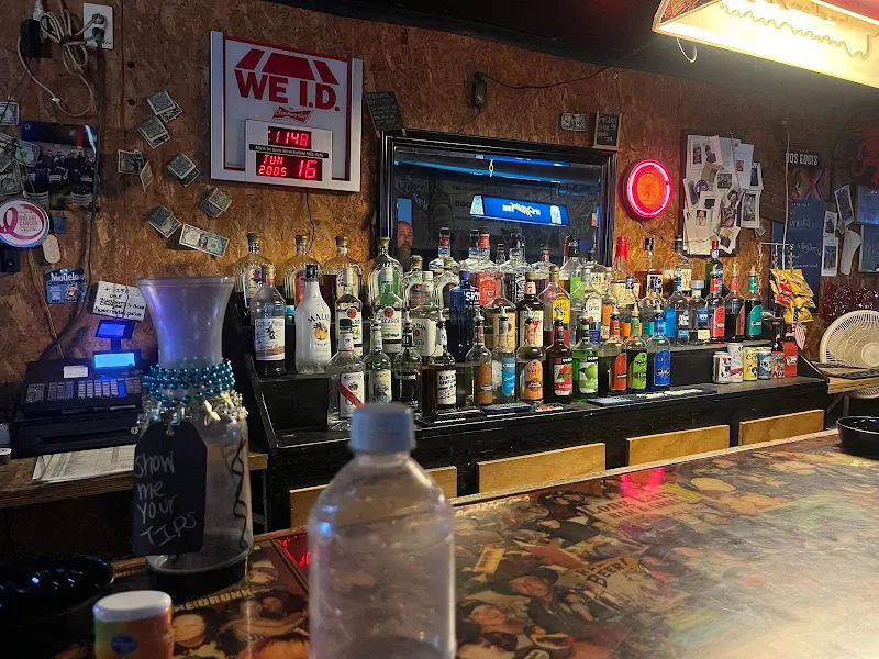 3 Horse Saloon