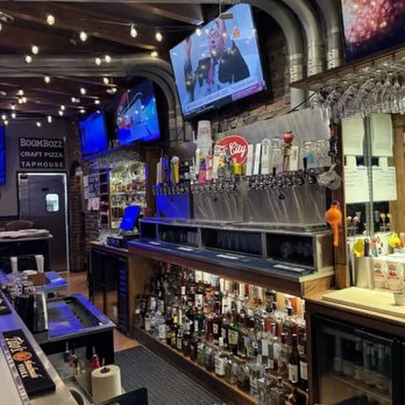 Boombozz Pizza & Watch Bar - Louisville Highlands