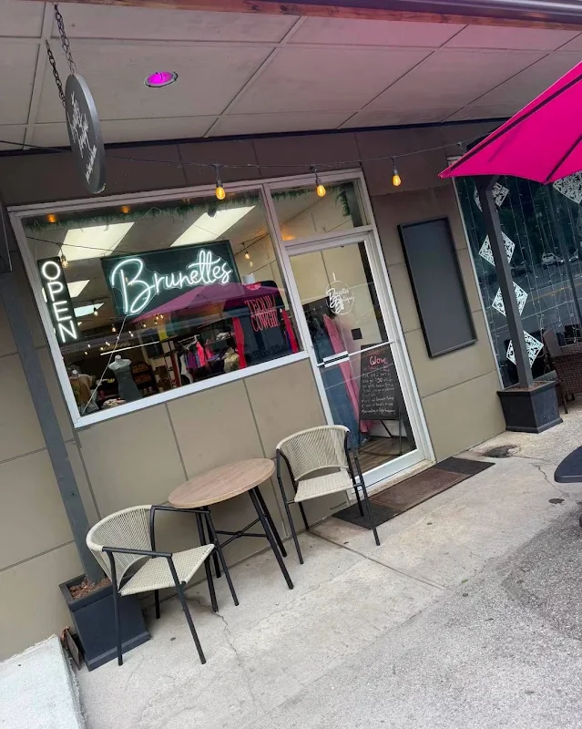 Brunettes Boutique/Sippin With Brunettes