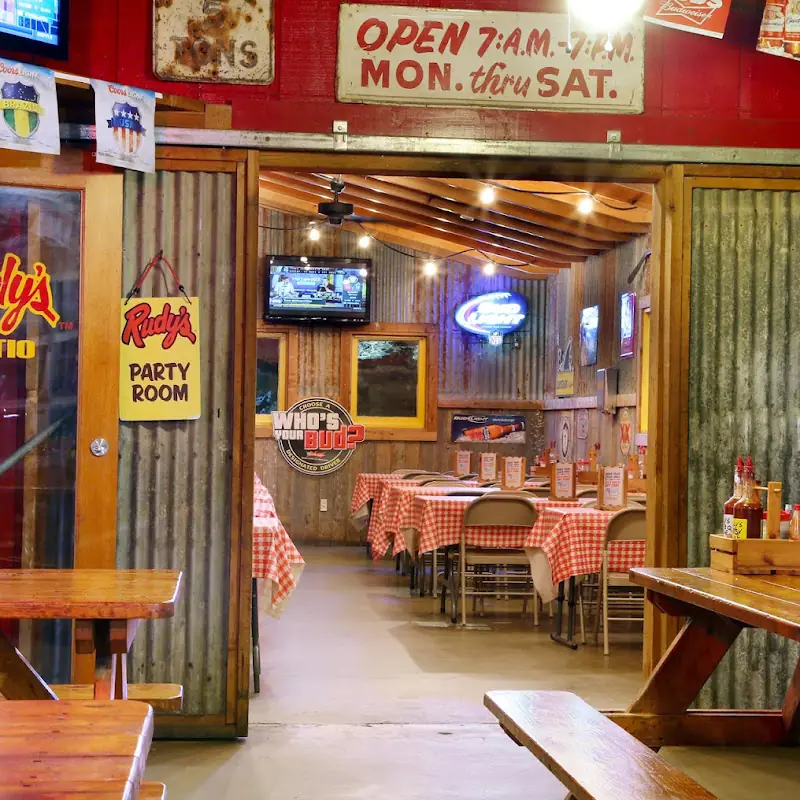 Rudy's "Country Store" and Bar-B-Q