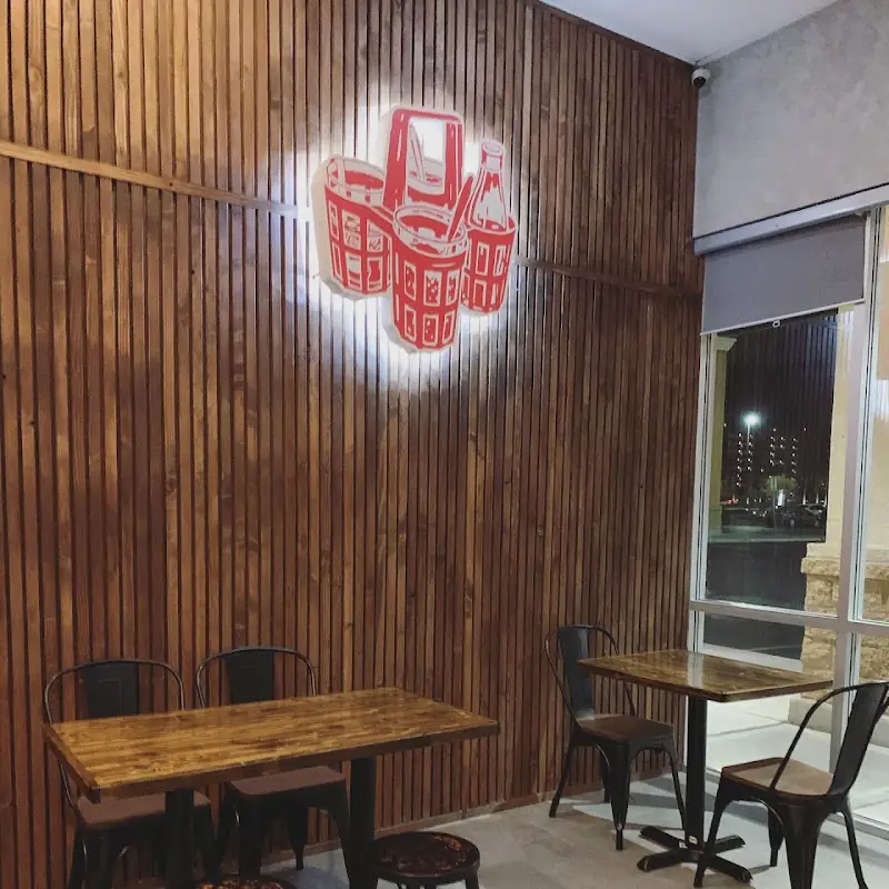 D E THAI KITCHEN 2