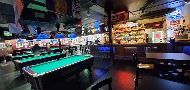 Henry's Pub & Club