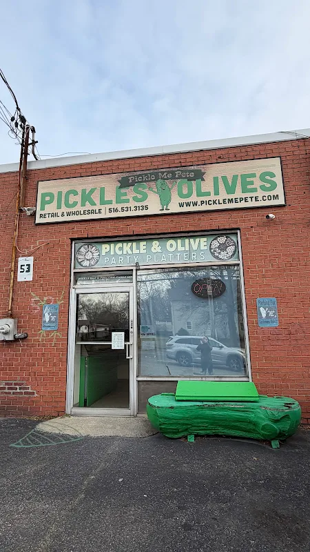Pint - Red Pepper Stuffed Olives