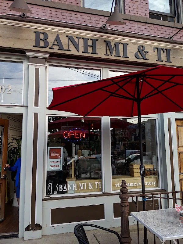 Banh Mi & Ti