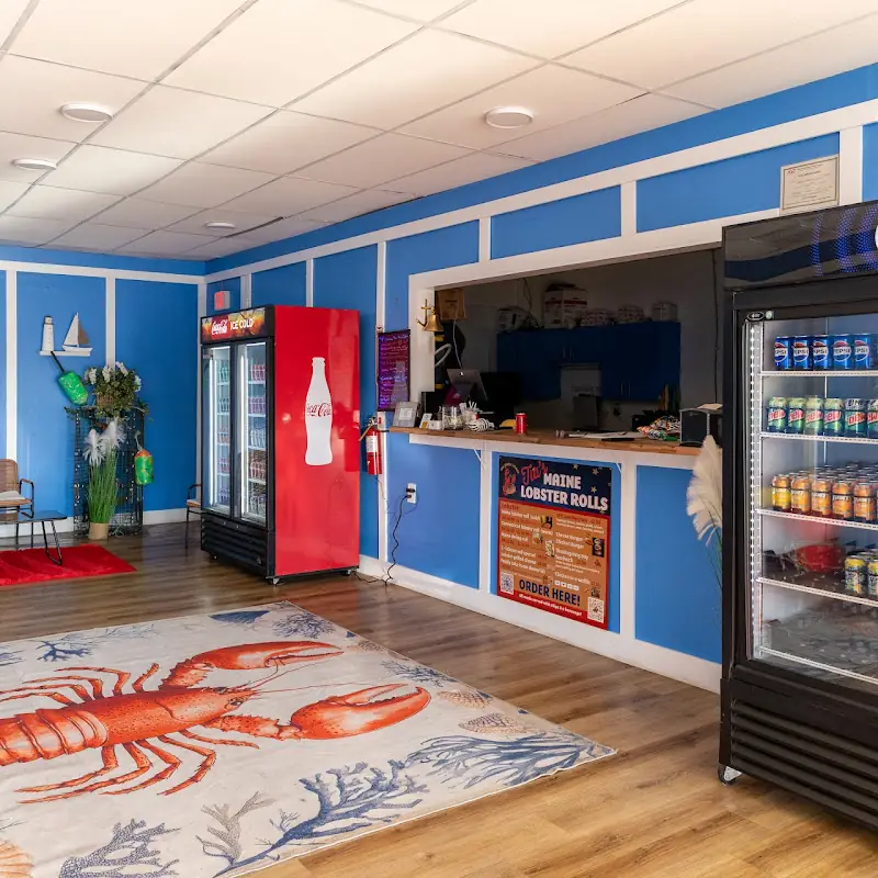 Tias Maine lobster rolls llc