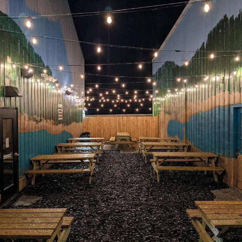 Big Hoffa's Smokehouse and Tavern