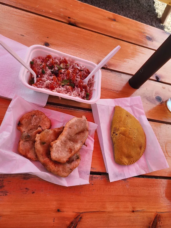 R&R EATS 'N' TREATS