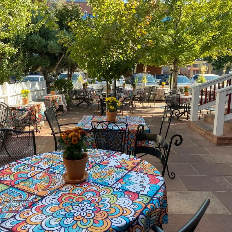 Sherpa’s Adventure | Restaurant & Bar