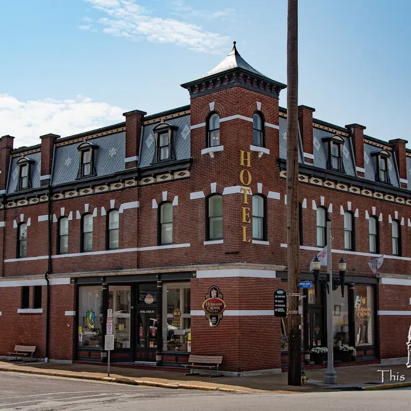 Hermann Crown Suites