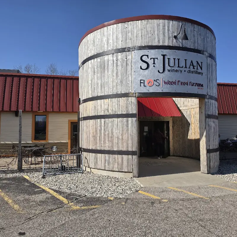 Flo's Wood Fired Pizzeria
