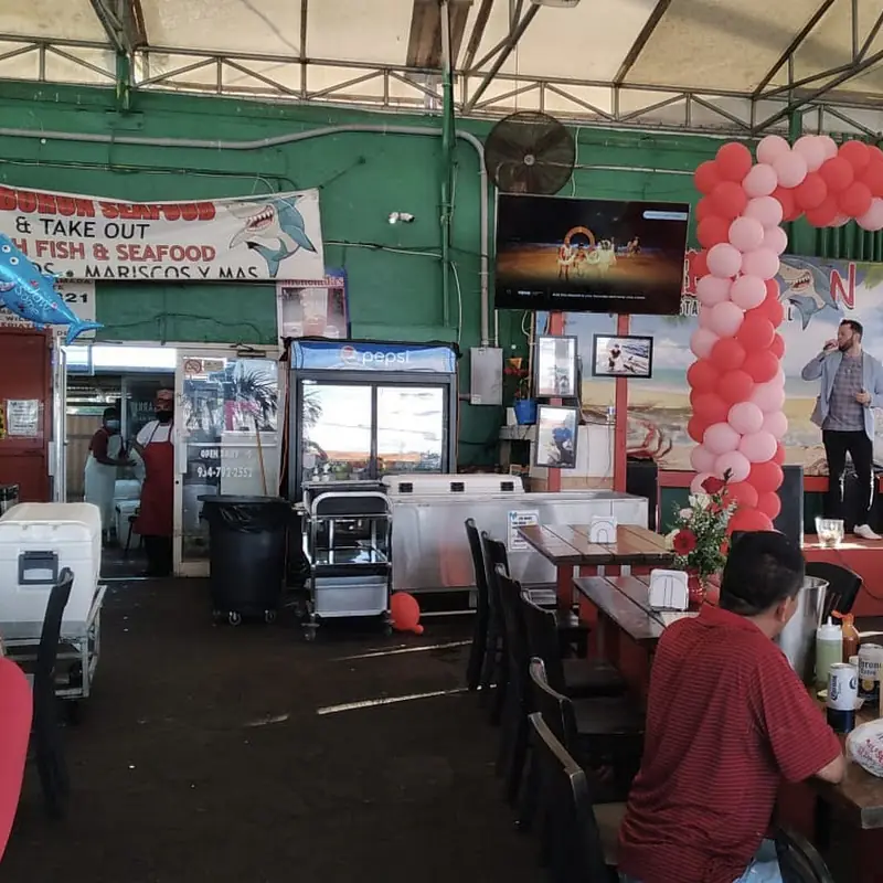 El Tiburon Seafood Restaurant bar and grill