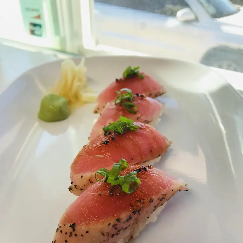 (6pc)- Spicy Salmon Roll
