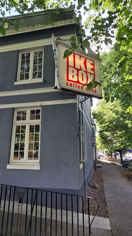 IKE Box Café