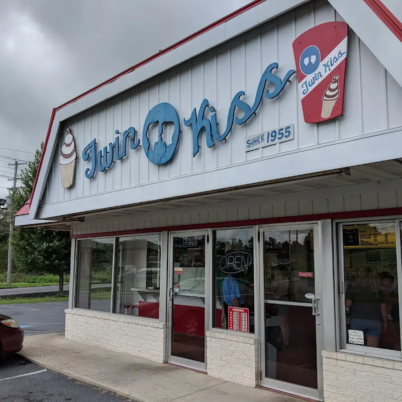 Twin kiss Waynesboro pa