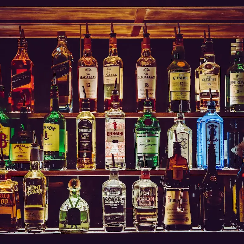 Jolly Roger's Pub and Song