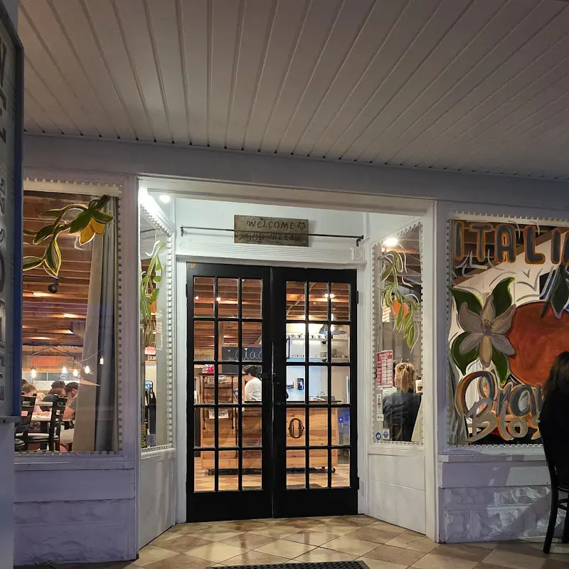 Italia’s Orange Blossom Pizzeria