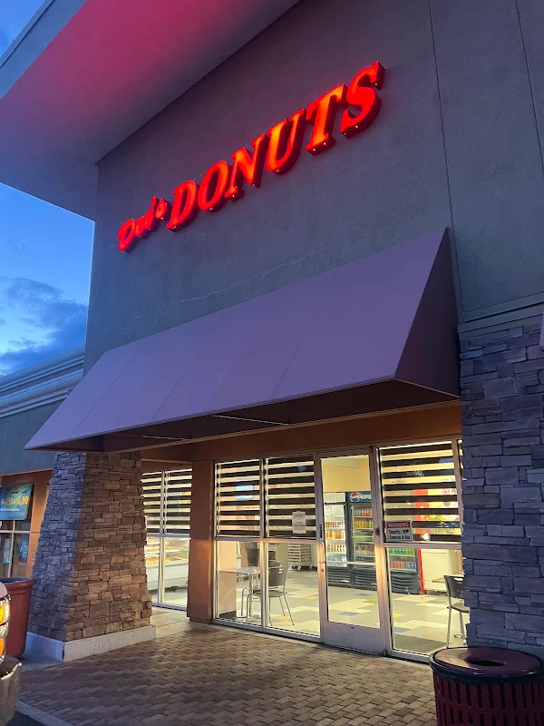 Dee's Donuts