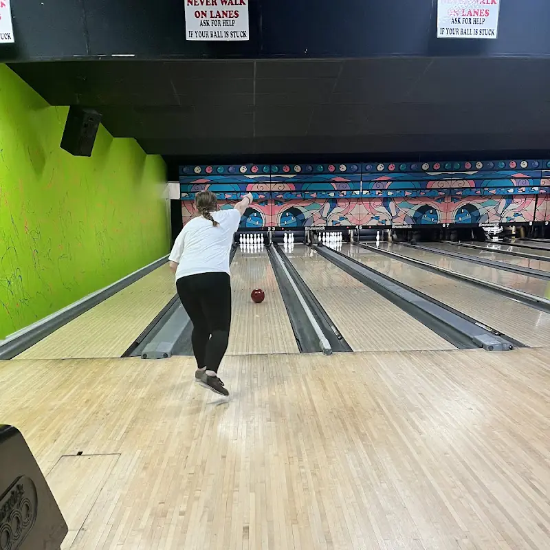 Fox's Alley Bowling, Bar, & Grill