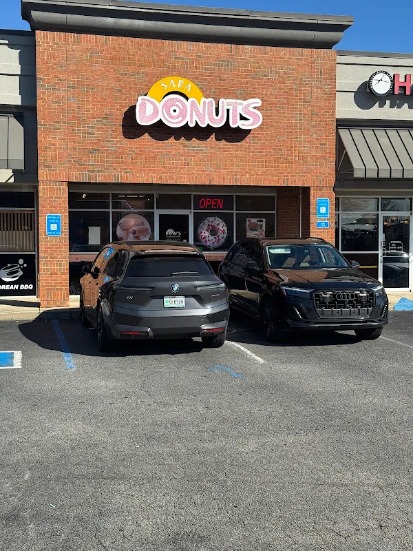 Sara Donuts
