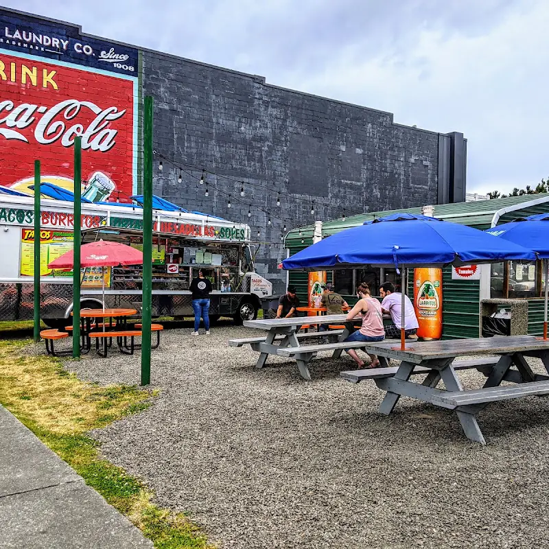 Tacos Pihuamo taco truck