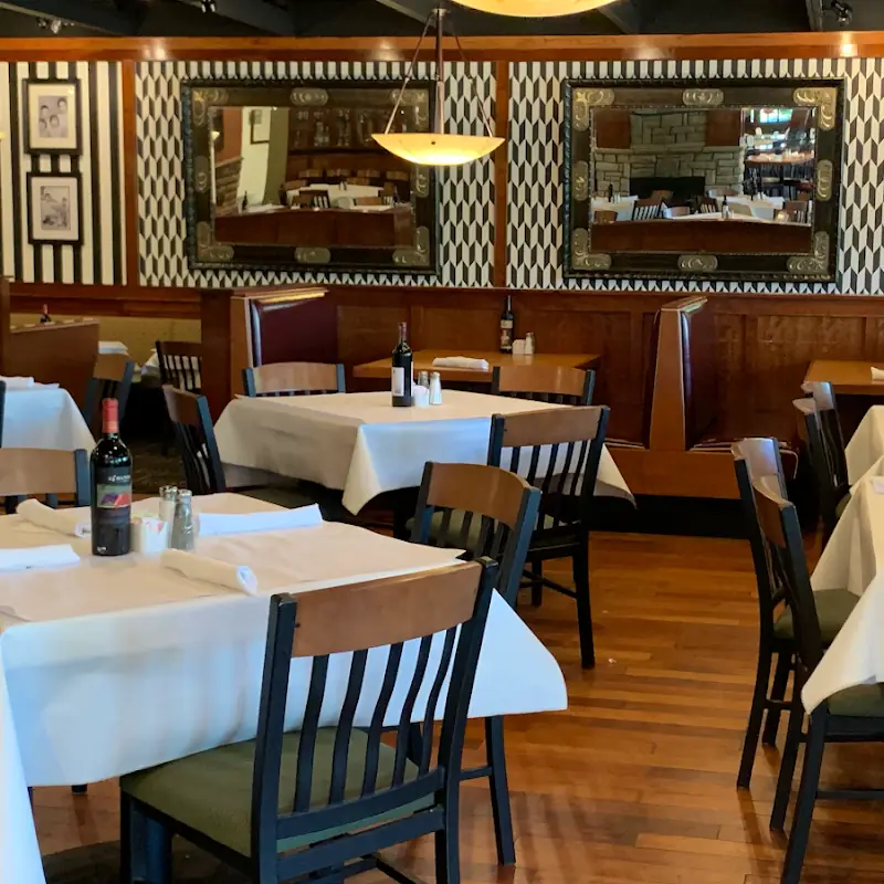 Lucky's Steakhouse