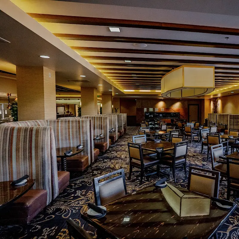 Lone Wolf | Restaurant and Lounge
