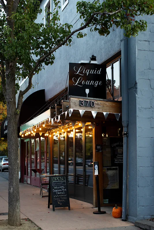 Liquid Lounge