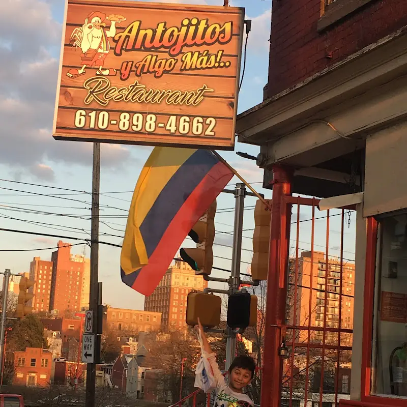 Antojitos y Algo Más