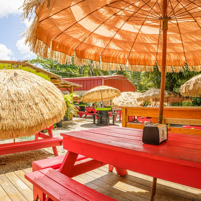 Platanutre Bar & Grill