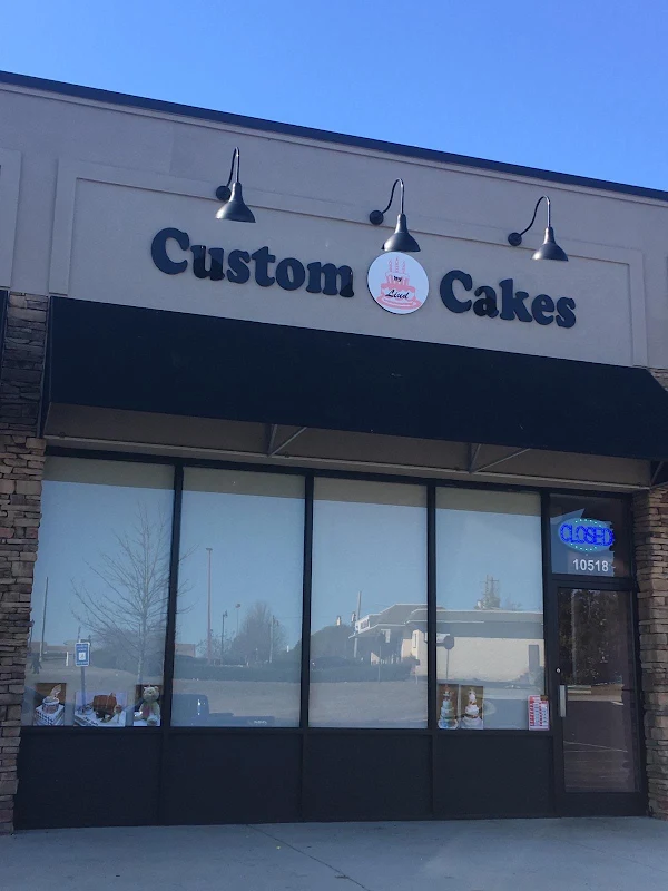 Custom Cakes by Liud