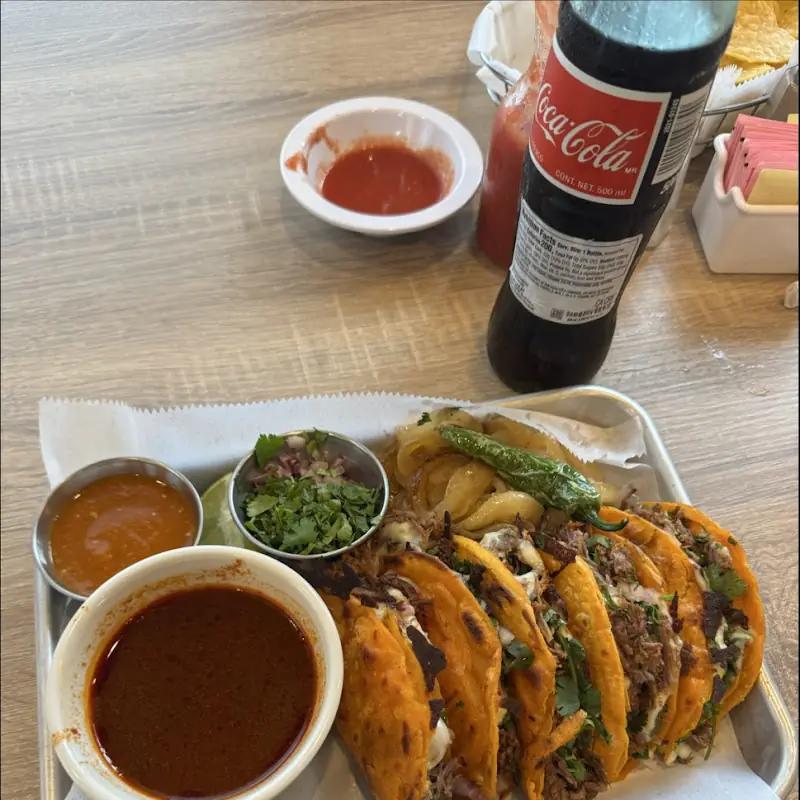 Taco Blando o Duro con Arroz y Frijoles / Soft or Hard Taco with Rice and Beans