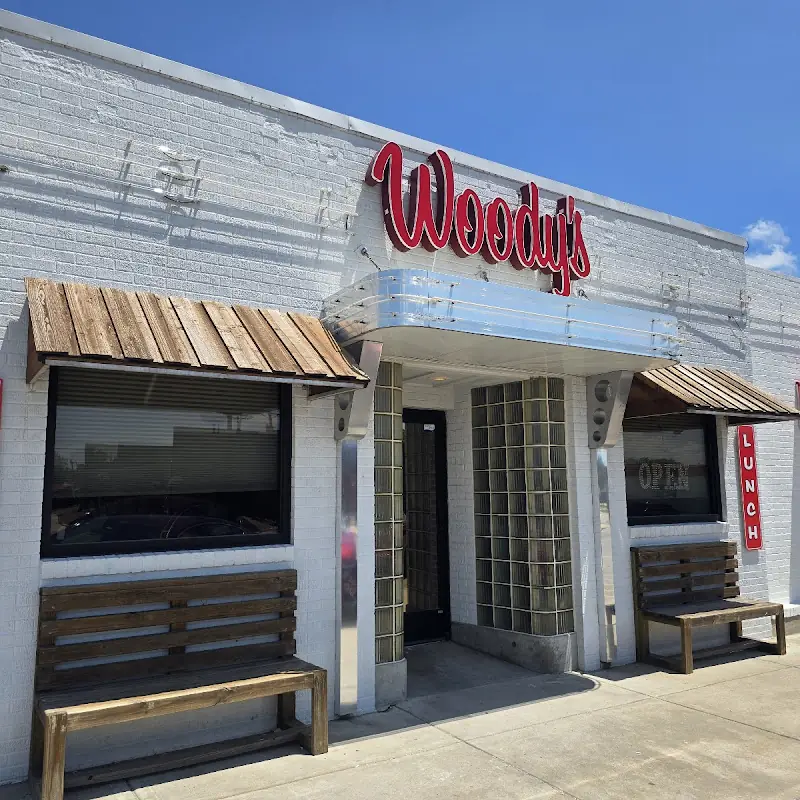Woody's Bar -N- Grill