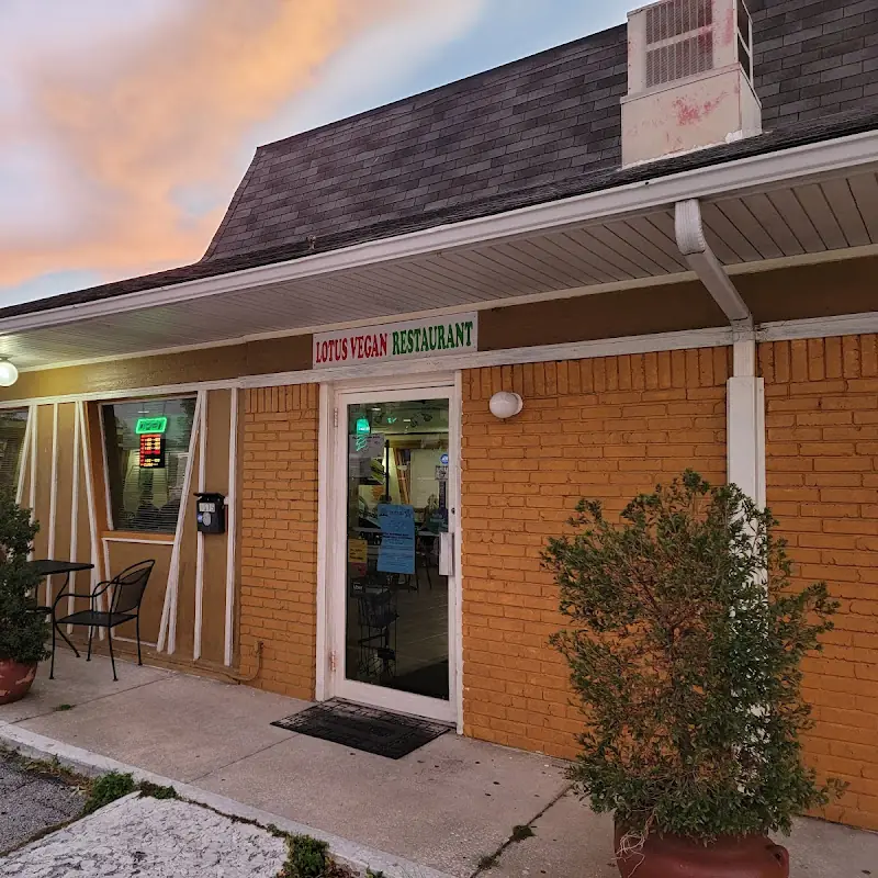 Lotus Vegan Restaurant (Nhà Hàng Chay Hoa Sen)
