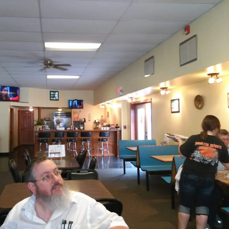 Mino's II Diner