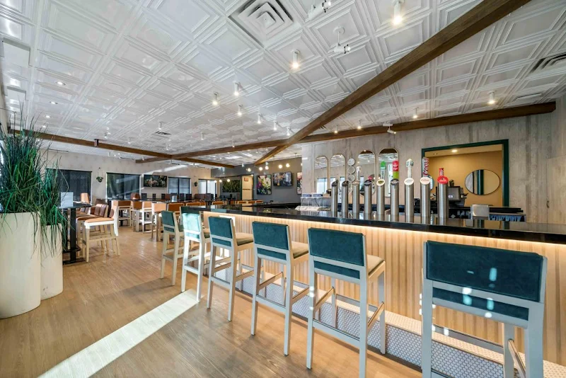 Moxies Medicine Hat Restaurant