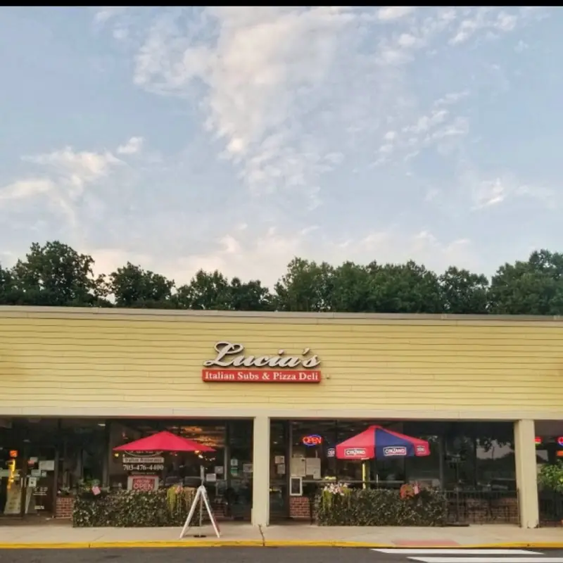 M Capri Pizza