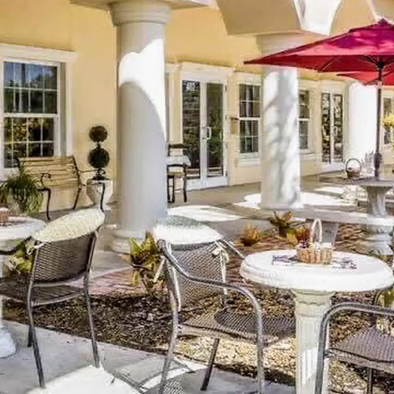 Le Petit Jardin Cafe