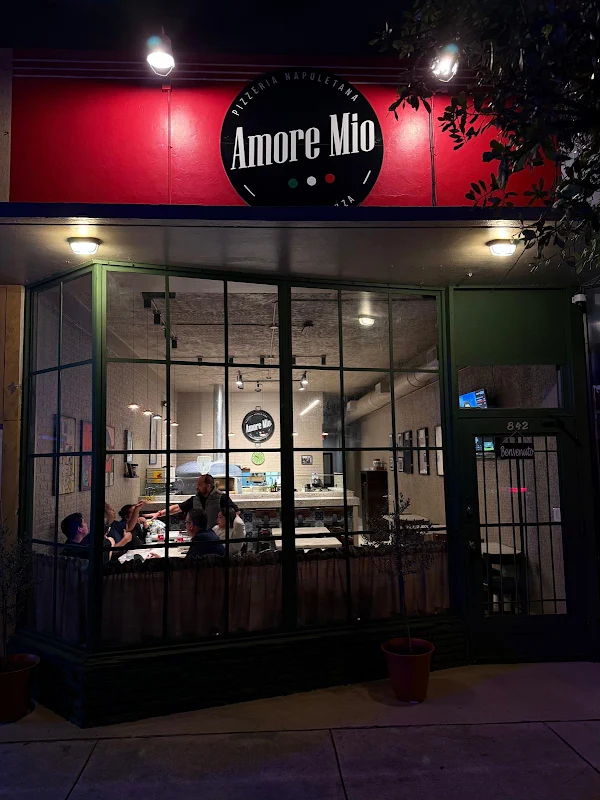 Amore Mio Trattoria e Pizzería