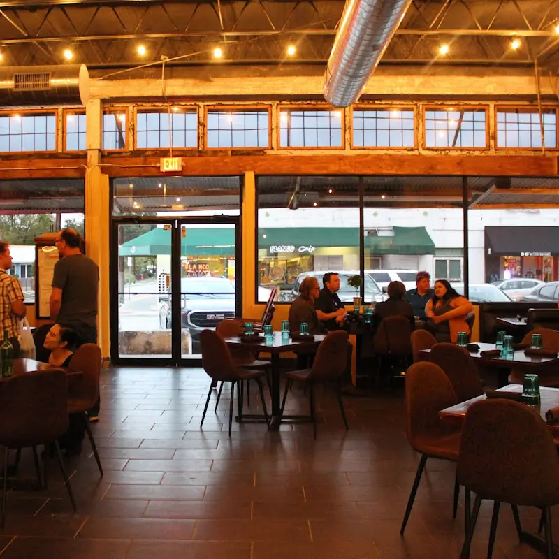 Julias Bistro & Bar