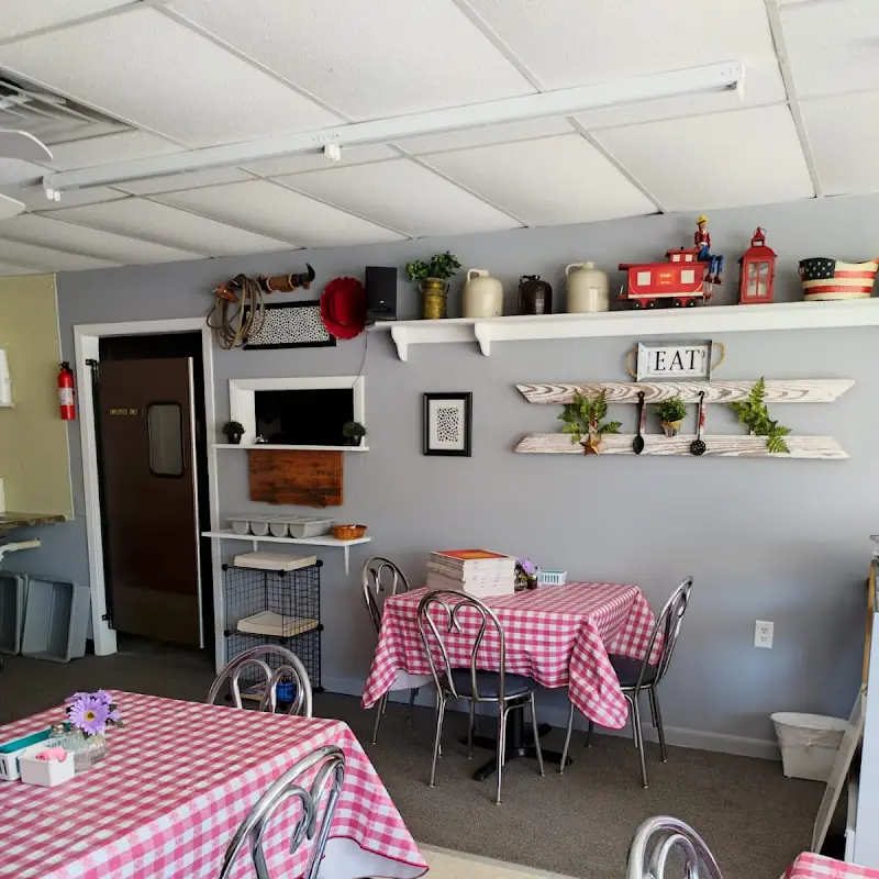 Mona`s Red Barn Cafe